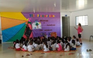 Abertura da Plenarinha com tema Brincando e Encantando com Histórias